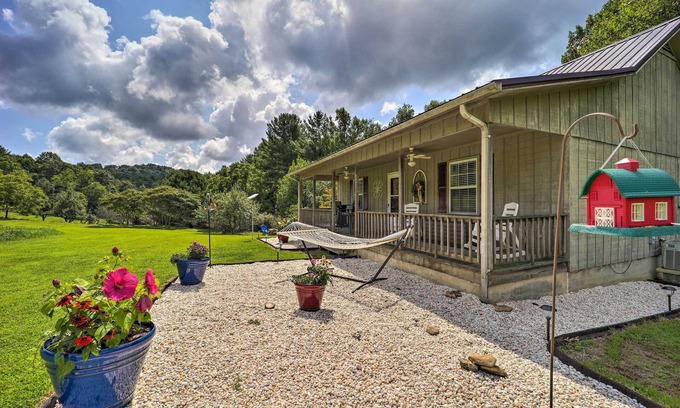 Deep Gap Hütte | Deep Gap Cottage w/ Fire Pits - Hike & Ski!