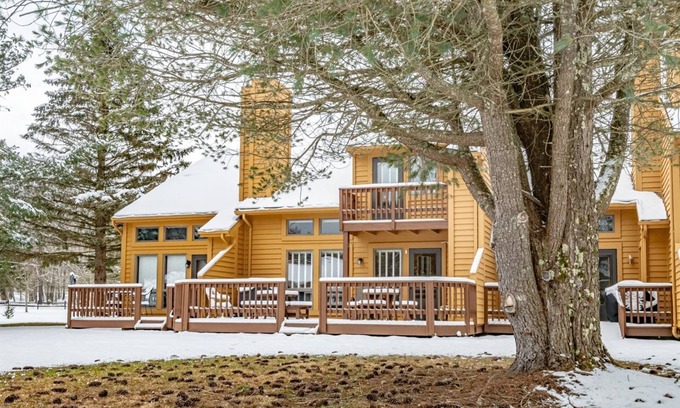 Davis Haus | Deerfield Village 010