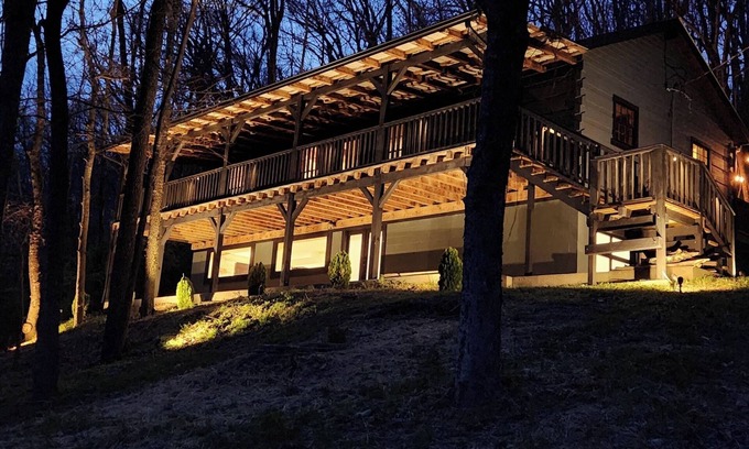 Franklin Kabine | DeerRidge Lodge-Charming Retreat mins from Historic Franklin and Nashville.