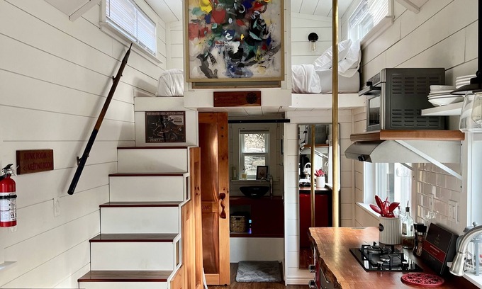 Norwichtown Haus | Delightful 1 Bedroom Tiny Home-10 min to Mohegan Sun!