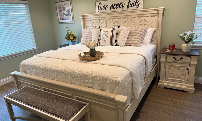 Citrus Heights Haus | Delightful and Beautiful Home and Garden