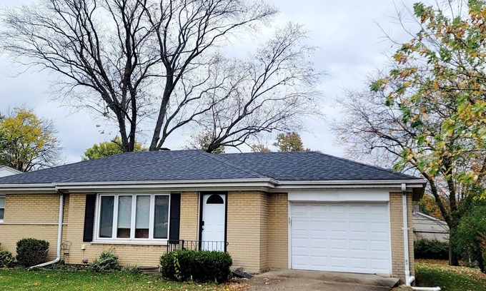 Glenview Haus | Delightful Cozy Home, 2 Bedroom, 1 full Bath, Conveniently located.