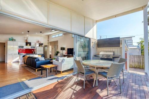 Dicky Beach Haus | Delightful Dicky Beach Holiday House