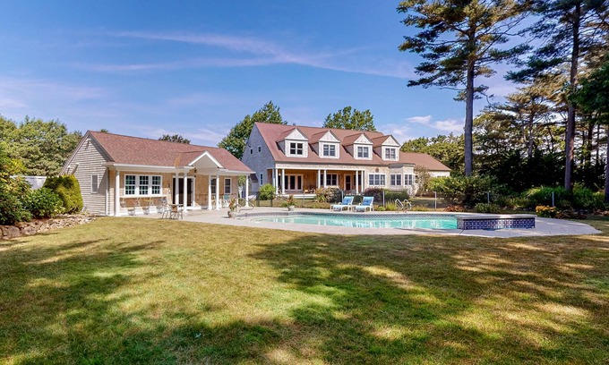 Sagamore Haus | Delightful escape with private pool, horseshoe pit, home gym, fast WiFi & grill