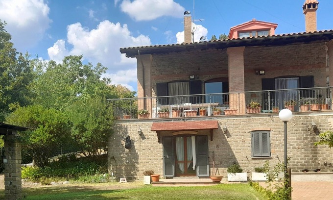 Lake Bracciano Wohnung | Delightful rooms with private bathrooms in an independent apartment with garden