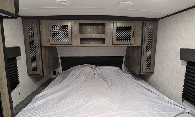 Palmdale Haus | Delightful RV with AC in Palmdale