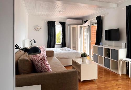 Delphi Haus | Delphi Sunset Studio