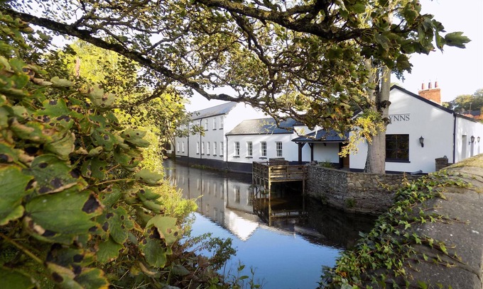 Termonfeckin Hotel | Duplex-Deluxe-Ensuite Bad-Courtyard Family Room