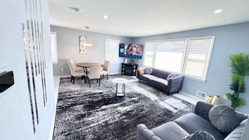Landover Haus | Deluxe Joy