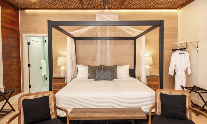 Historic Seaport Hotel | Deluxe King Studio- Come Hide