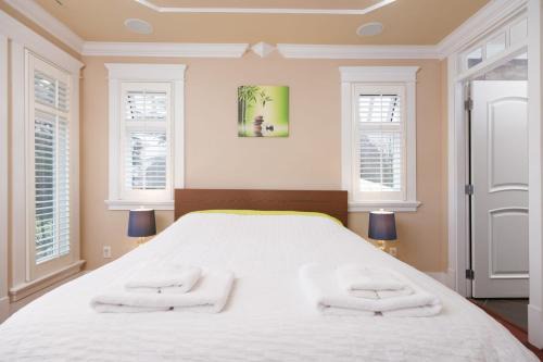 South Cambie Haus | Deluxe Room with Ensuite Washroom in Villa