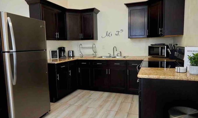 Bahama Reef Haus | Delva’s Place-Gated 3 bedroom - Pet Friendly