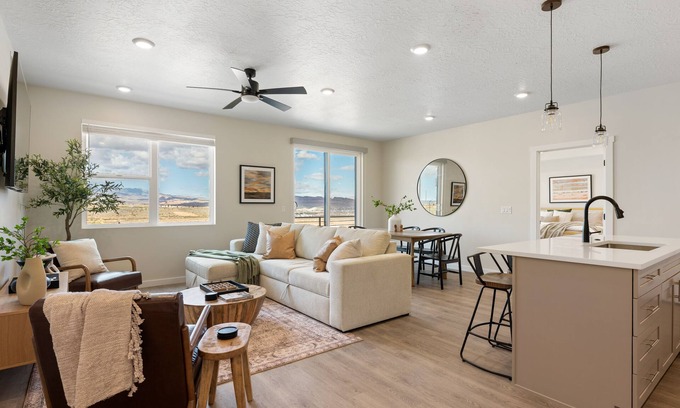 St. George Eigentumswohnung | Desert Daze Hideaway: Desert Color Lagoon + Beaches