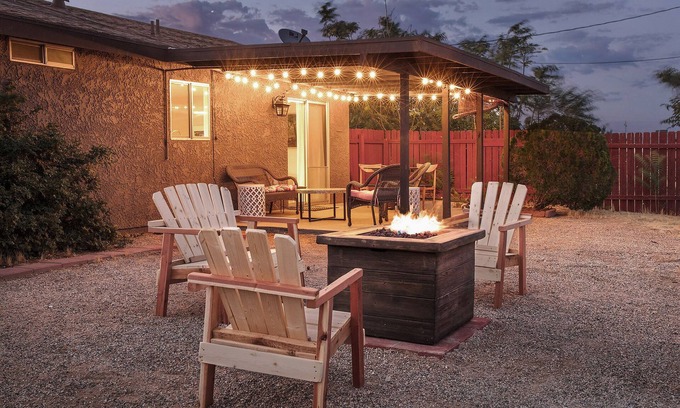 Joshua Tree Haus | Casa Tomas Near Park, Fire Pit, Views, Pet & Family Friendly.
