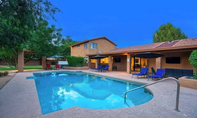 Sunburst Farms East Haus | Desert Oasis Summary: