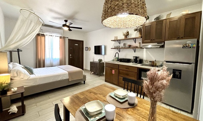 Belize City Wohnung | Designer Chic Suite with Patio - Fully Stocked for Your Stay