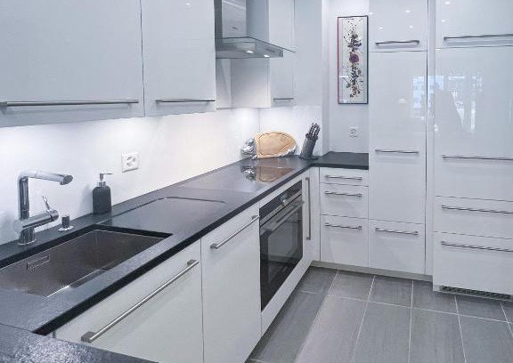 Sankt Moritz-Bad Wohnung | Designer Küche - Südbalkon - TG-Stellplatz - WLAN