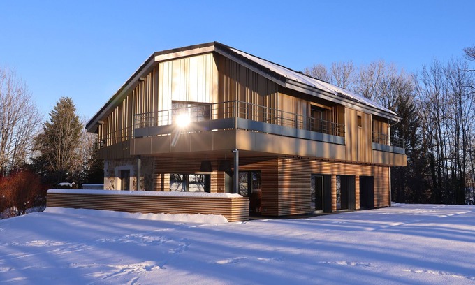 Mournans-Charbonny Haus | Design-Ferienhaus für 8 Personen mit privatem beheiztem Innenpool auf 25 Ar