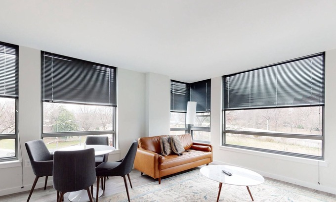 Foggy Bottom Wohnung | Desirable 2 BR Near Georgetown w/ Concierge + Gym