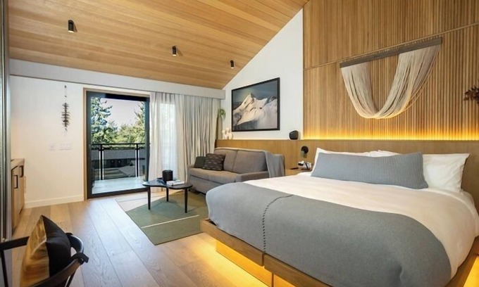 Lakeside Park Resort | Desolation Hotel