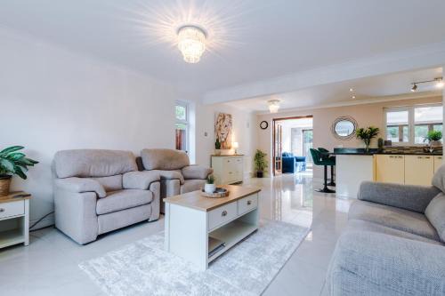 Ellenbrook Haus | Detached 5 bed House in Worsley Manchester