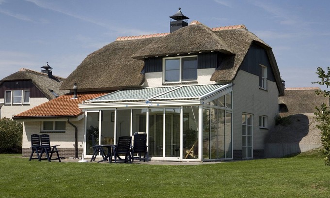 Makkum Kabine | Frei stehende Duinvilla mit Wintergarten, Whirlpool und zwei Terrassen – in Strandnähe im luxuriösen Beach Resort Makkum.