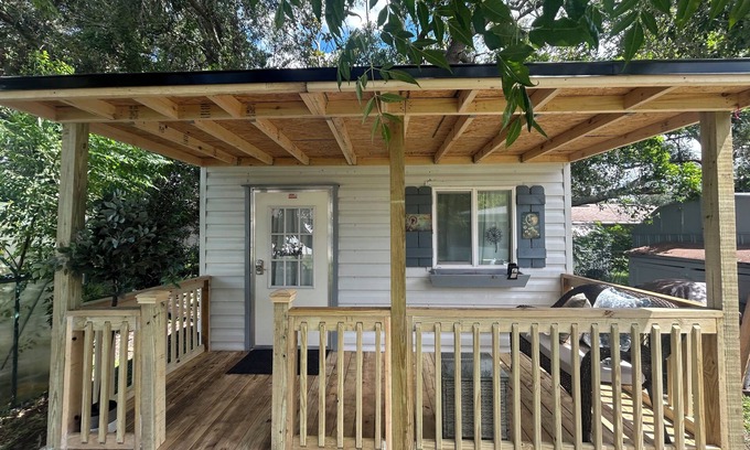 Deltona Lakes Wohnung | Detached Room with AC in Suburbia.