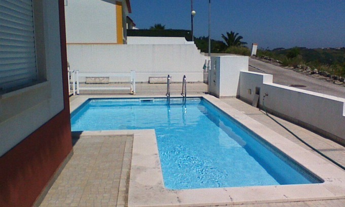 Caldas da Rainha Villa | Freistehende Villa mit privatem Pool, umzäunten Garten und Sonne / Spielzimmer