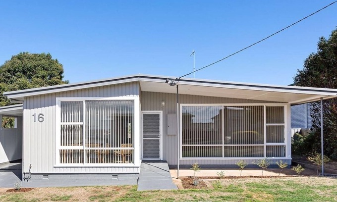Devonport Haus | Devonport’s Relax @ Manning