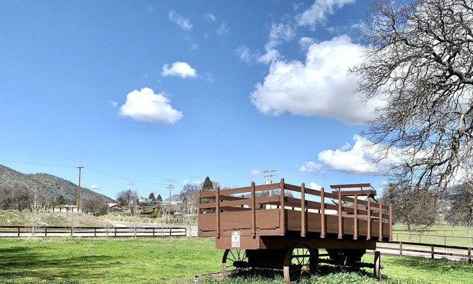 Dunlap Haus | Dewy Meadow A+B (Sequoia Kings Canyon NP)