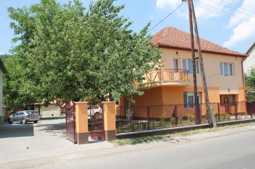 Bukkszek Haus | Diófa Vendégház