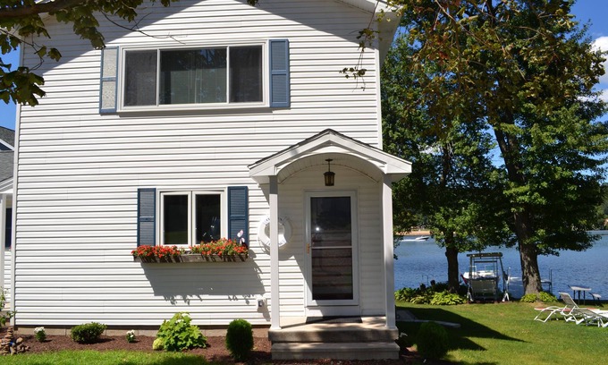Middlefield Haus | Direkt am See, 2 Docks, privat, einen einfachen Zugang von der I 91.