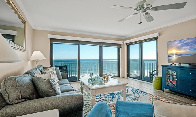 New Smyrna Beach Eigentumswohnung | Direct oceanfront condo with a large balcony and a heated beachfront pool