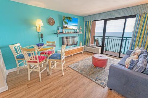 Myrtle Beach Wohnung | Direct Oceanfront at Sandcastle South with Pools!