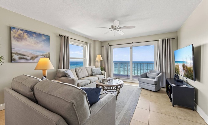 Seawinds Condo Eigentumswohnung | Direct oceanfront penthouse with gorgeous corner condo views, a beachfront pool, and garage