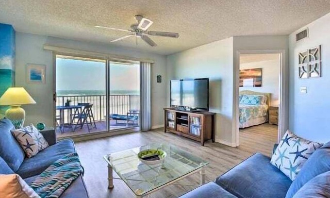 Seawinds Condo Eigentumswohnung | Direct oceanfront Ormond Beach condo with private balcony, heated pool and garage