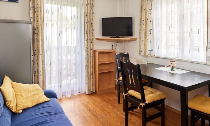Weissenbach Wohnung | Dirndl - App. m. 1 Schlafzi., Wohnküche, Du., WC - Abenteuerhof Schiefer