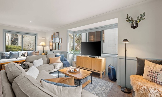 Mount Buller Haus | DISCO 4 - Cosy 2 bedroom stand-alone chalet