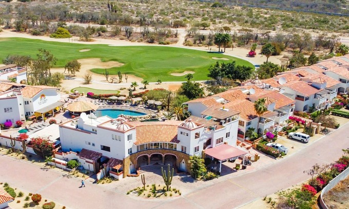 Colonia El Progreso Villa | Disconnect and Recharge in Spacious Villa