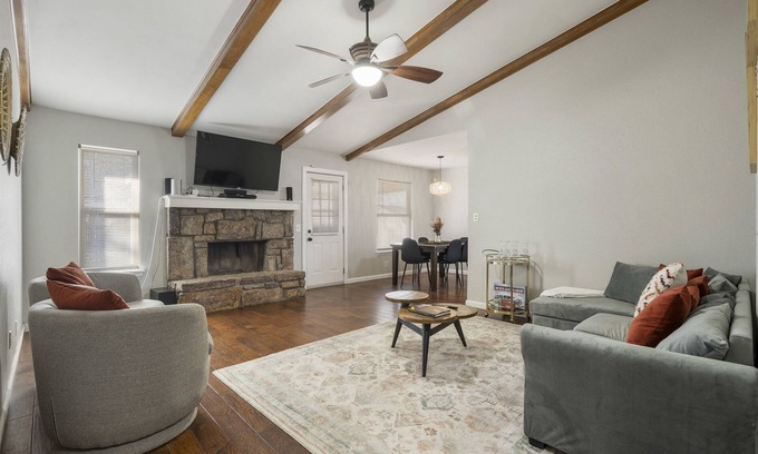 Broken Arrow Haus | Discover Broken Arrow charm near Oral Roberts University 14min away