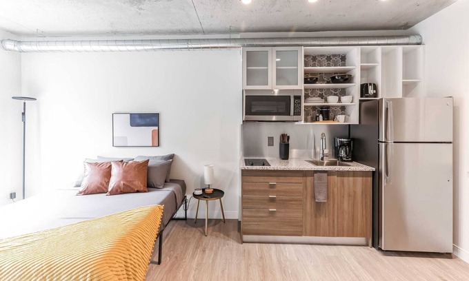 Gateway District Wohnung | Discover Downtown! Cozy Studio by the Flats East Bank