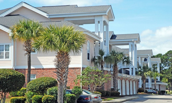 Central Myrtle Beach Eigentumswohnung | Discover our chic 1Br/1.5Ba Golf Villa in a prime spot!
