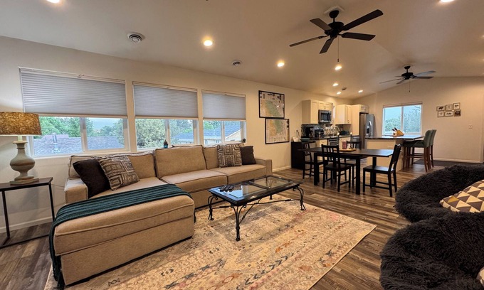 Sheridan Wohnung | Discover our inviting 3-bdrm, 2-bathroom home, ideally situated near fairgrounds, hospital, VA, & downtown Sheridan. This newer-built residence offers all the comforts & conveniences you need for a pleasant stay, making it perfect for longer stays.