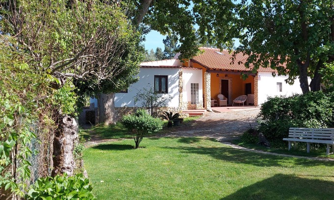 Almeirim Haus | Discover the center of PORTUGAL and stay in a lovely farm - 80 km from Lisbon!