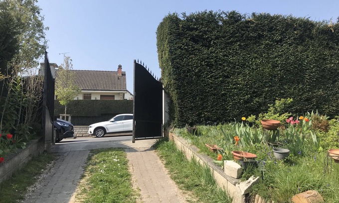 Chelles Haus | Île de France - Disneyland - 4 bedrooms - living room/bedroom - two bathrooms 2wc