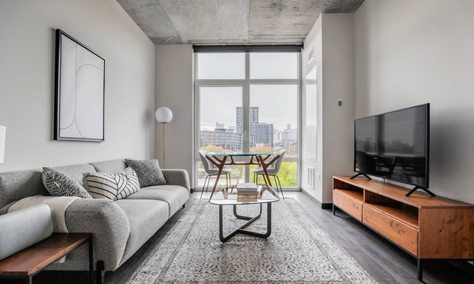 Near West Side Wohnung | Divine West Loop 1BR w/ Gym & Rooftop, nr Union Park, by Blueground