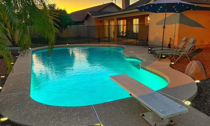 Mesa Haus | Diving Pool, Family Friendly & Pet Friendly @Cozy Mesa home close to everything!