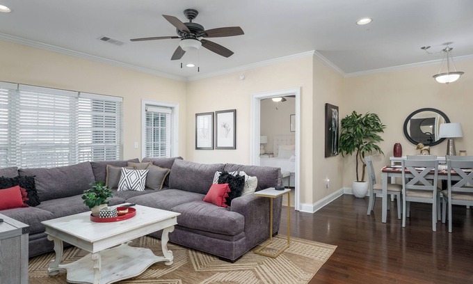 Tuscaloosa Eigentumswohnung | Dixieland Delight: A Cozy Retreat at Houndstooth Condos