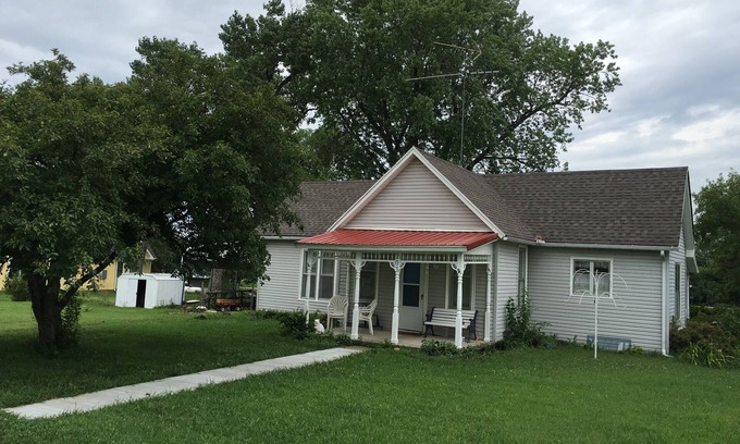 Randolph Haus | Doc's Hideaway, a Pet Friendly Home Near Manhattan