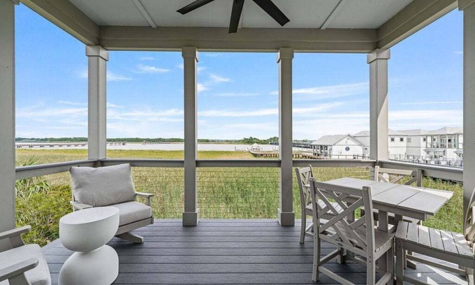 Georgetown Haus | Dock and Dwell at the Winyah Bay Club, Pool, Outdoor Lounge/Grill and Boat Slip included!